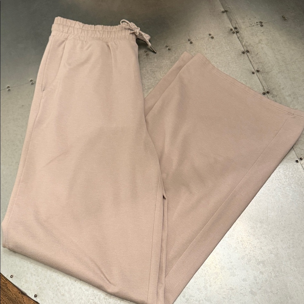 Vuori Halo Essential Wideleg Pant, S, regular length, Ecru Heather